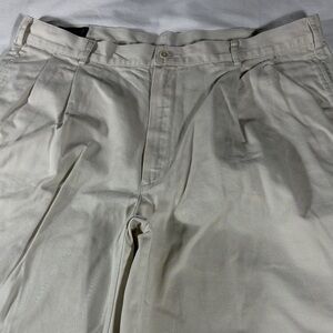 Lands' End mens stone khaki pleated Vintage 9" inseam chino shorts - size 38